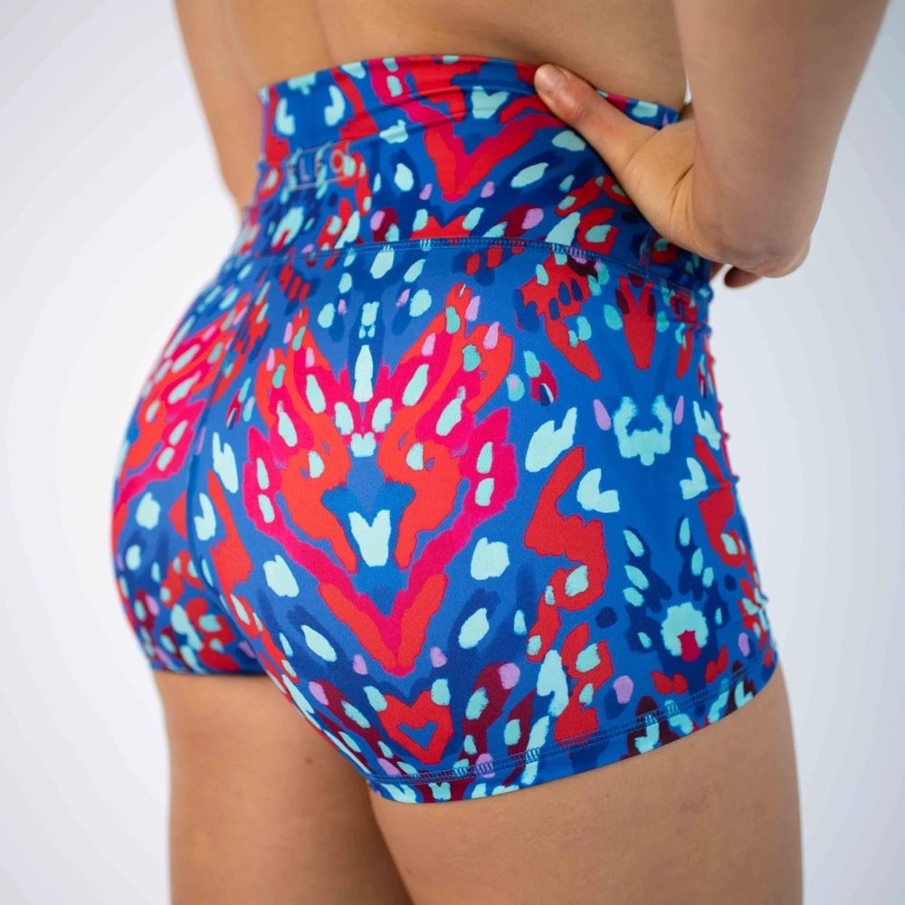 FLEO NWT 2.5” Electric Crush Shorts